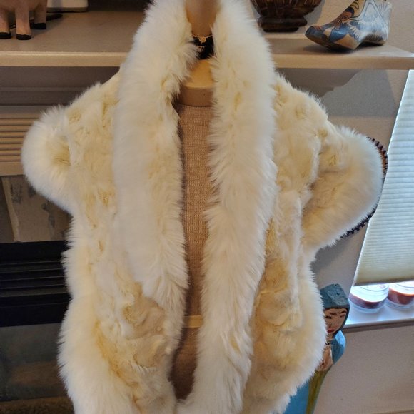 Vintage Jackets & Blazers - Faux fur shawl stole